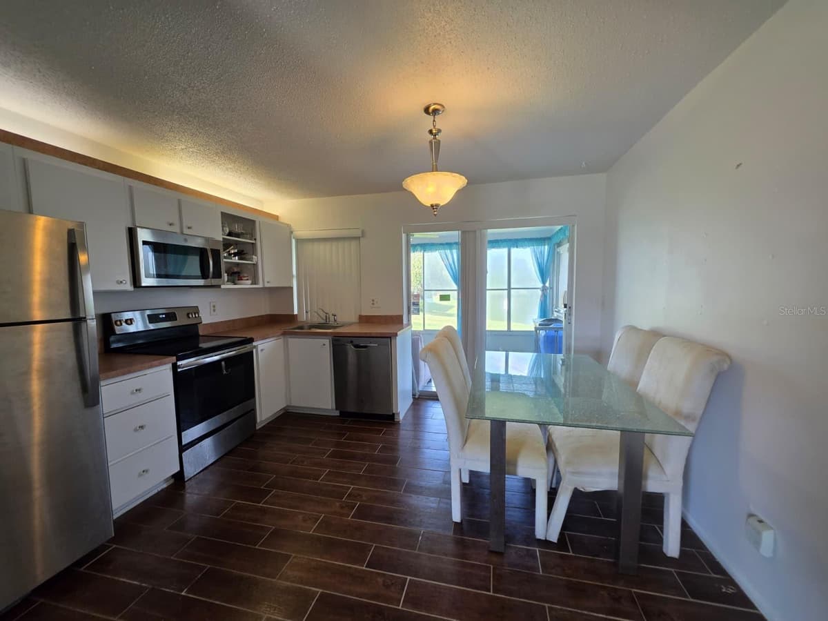 3765 101ST AVENUE — photo 6 of 40
