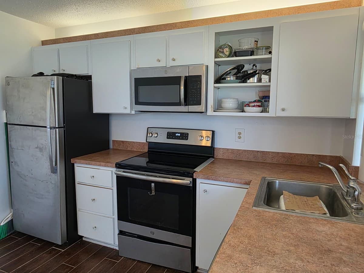 3765 101ST AVENUE — photo 9 of 40