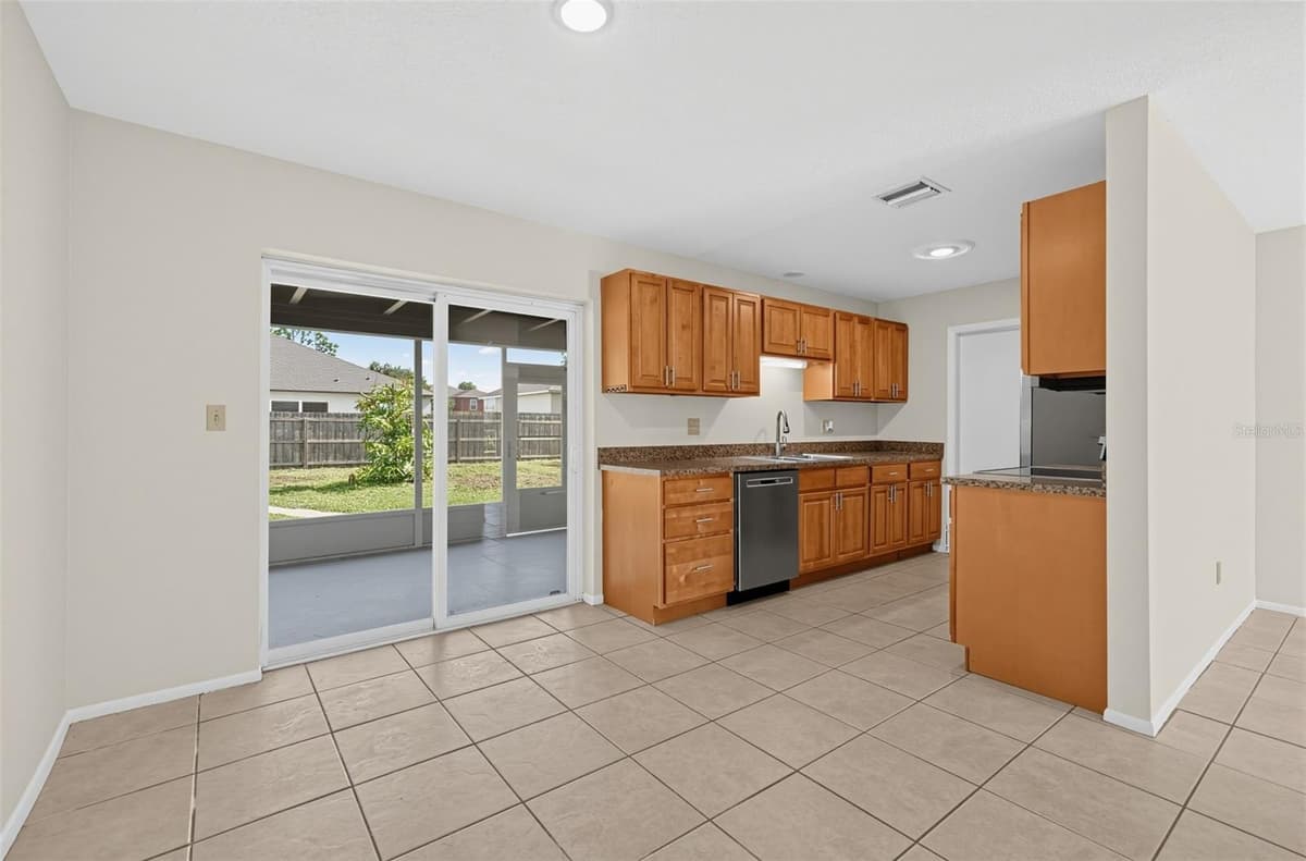 461 MERCER STREET — photo 9 of 18