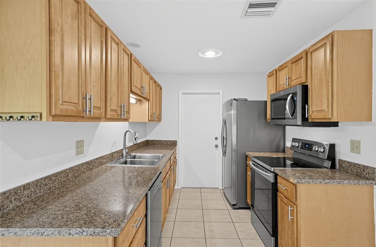 461 MERCER STREET — photo 8 of 18