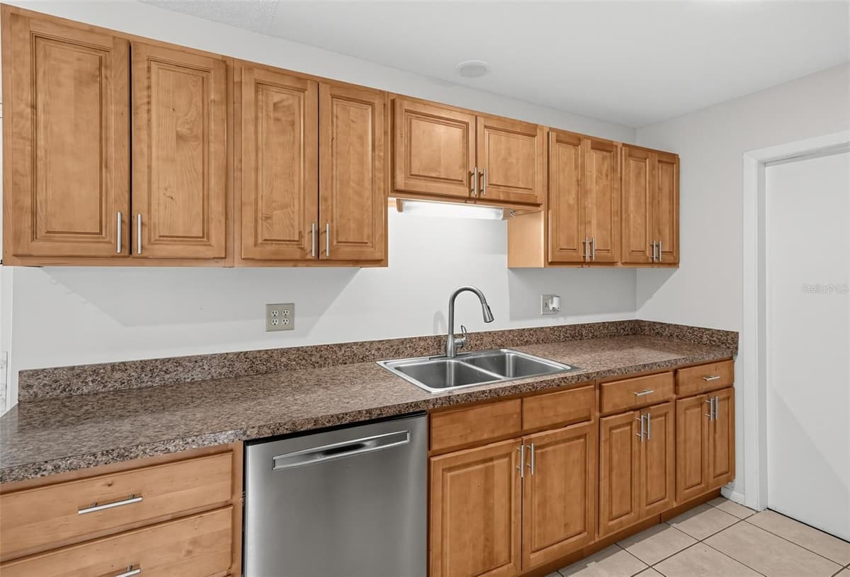 461 MERCER STREET — photo 7 of 18