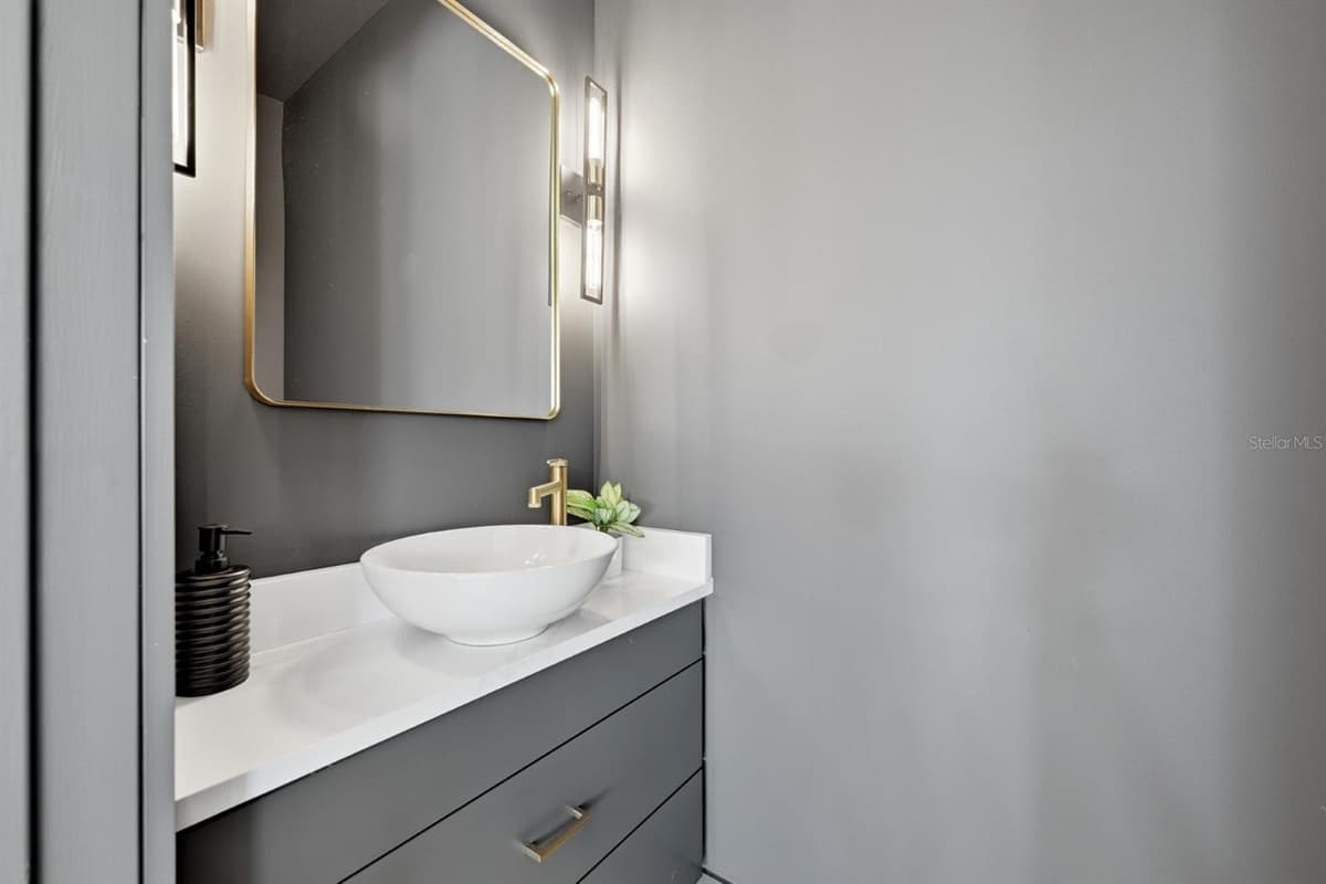 310 COLUMBUS DRIVE — photo 10 of 31