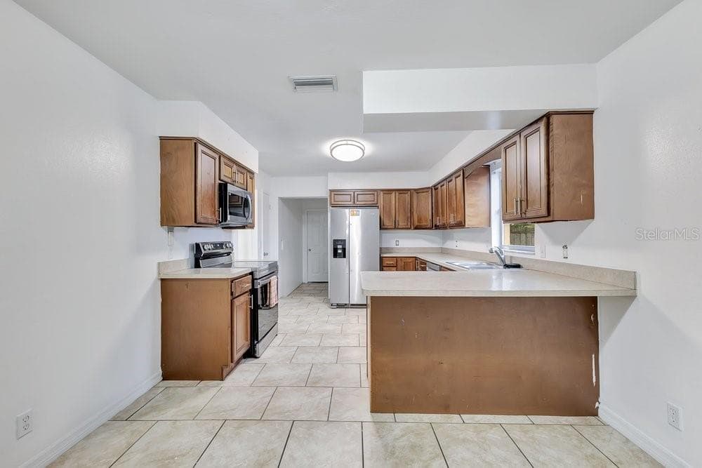 506 CLAYTON CIRCLE — photo 6 of 26