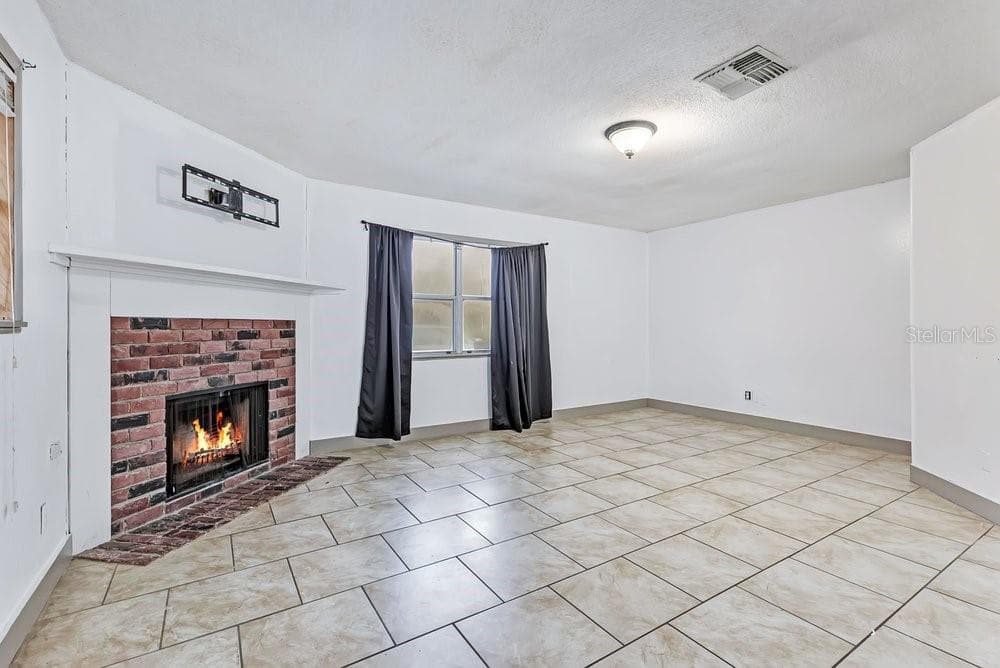 506 CLAYTON CIRCLE — photo 10 of 26