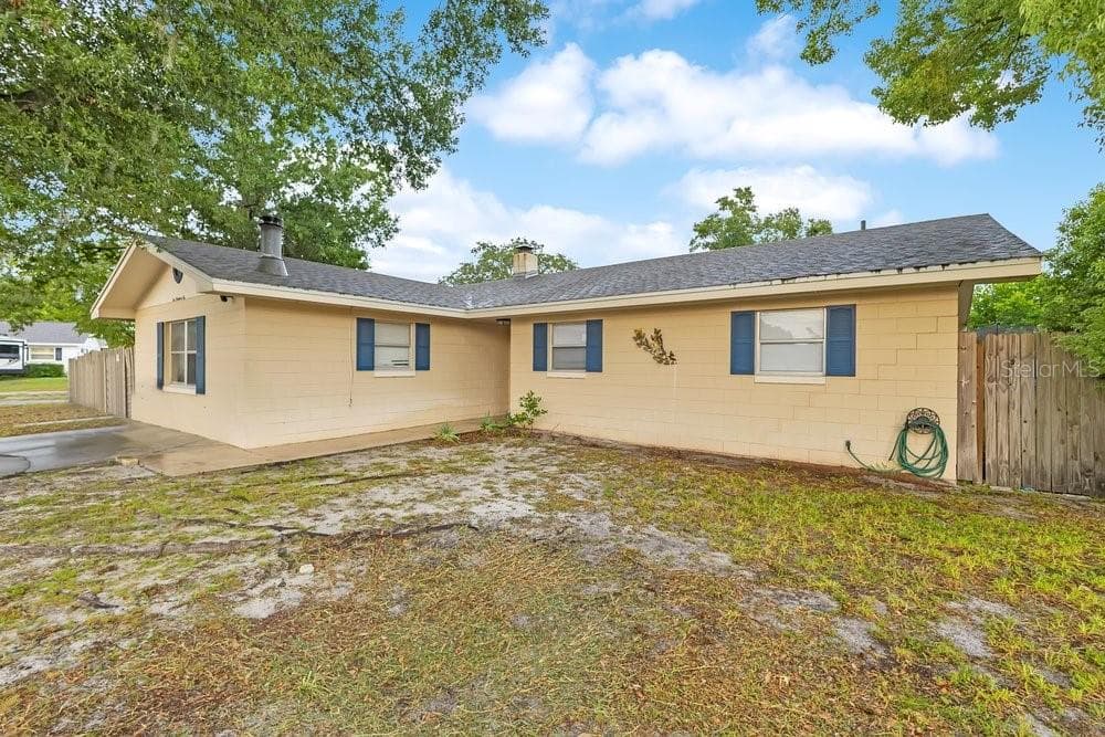 506 CLAYTON CIRCLE — photo 2 of 26