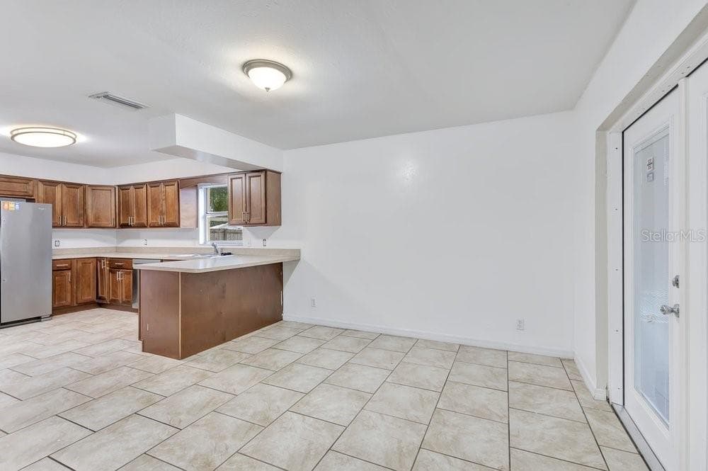 506 CLAYTON CIRCLE — photo 5 of 26
