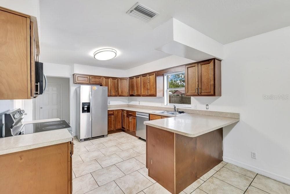 506 CLAYTON CIRCLE — photo 7 of 26
