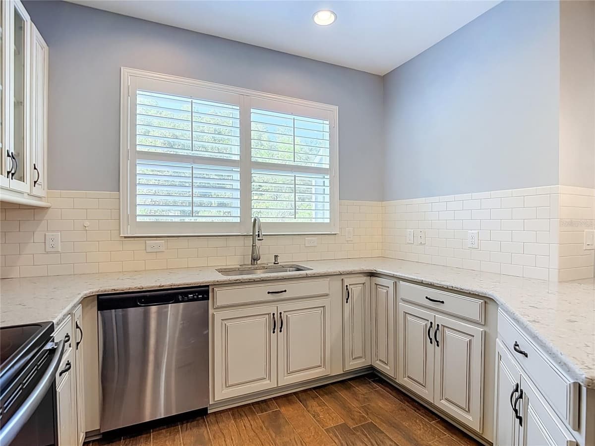 30305 SOUTHWELL LANE — photo 16 of 48