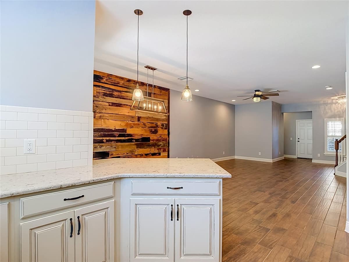30305 SOUTHWELL LANE — photo 17 of 48