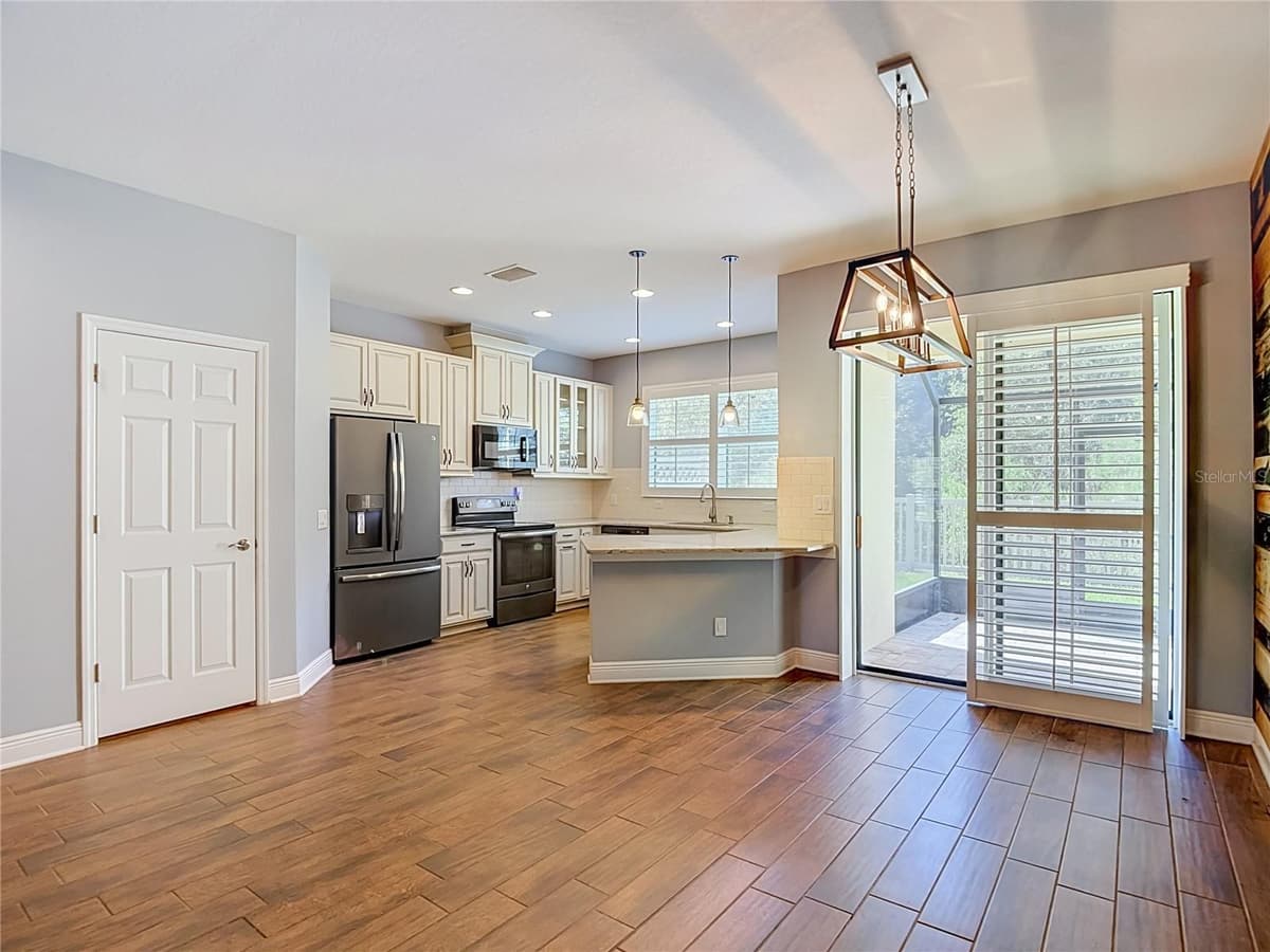 30305 SOUTHWELL LANE — photo 14 of 48