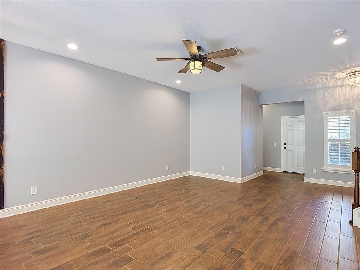30305 SOUTHWELL LANE — photo 20 of 48