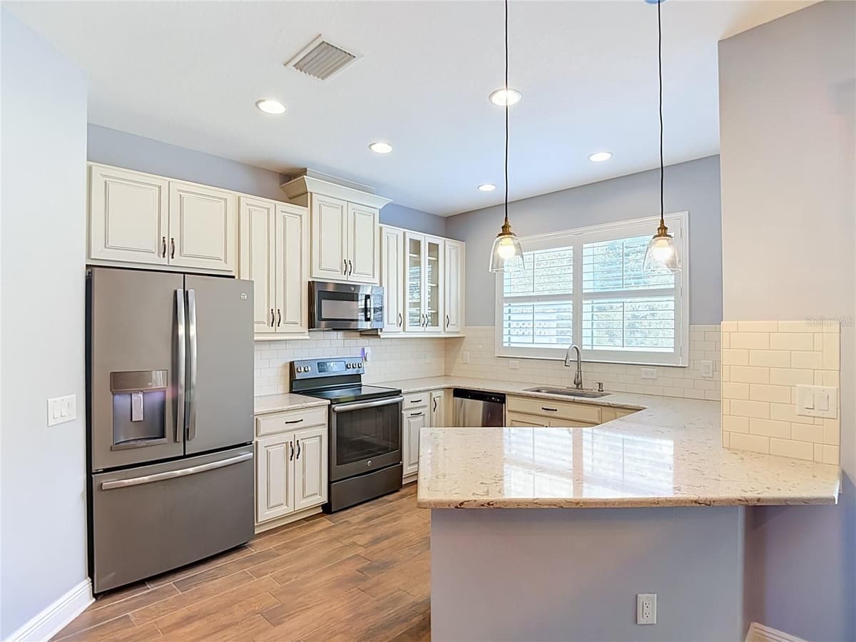 30305 SOUTHWELL LANE — photo 15 of 48