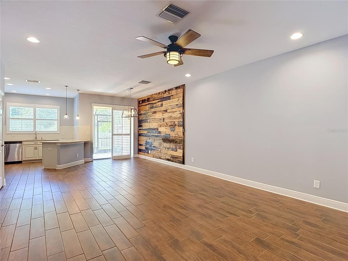 30305 SOUTHWELL LANE — photo 10 of 48