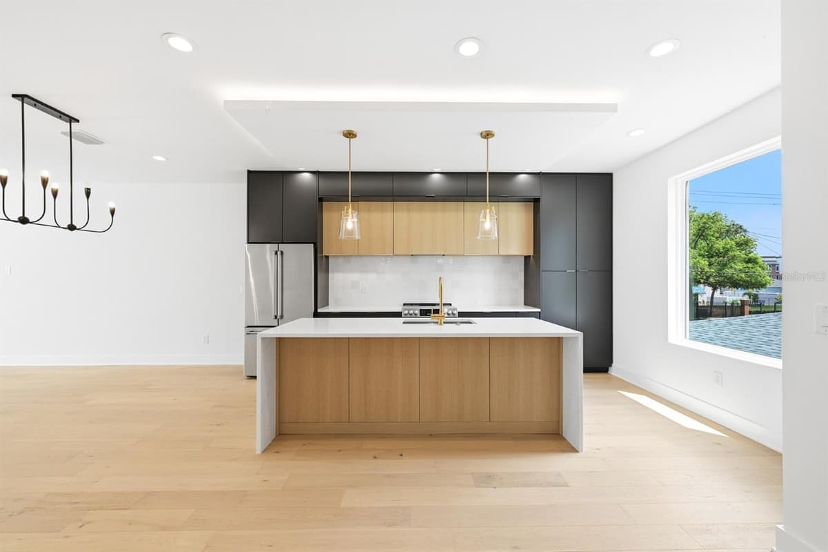 310 COLUMBUS DRIVE — photo 9 of 30