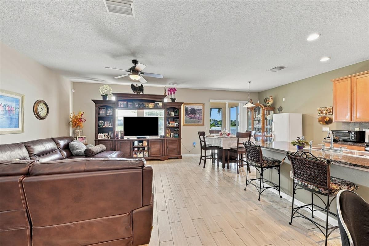 803 PARKER DEN DRIVE — photo 9 of 38