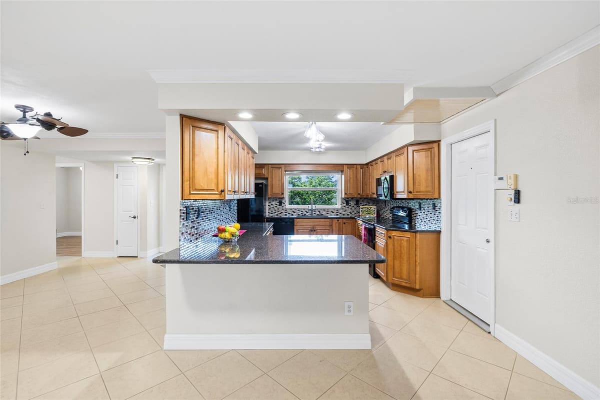 1394 BELLEVUE BOULEVARD — photo 10 of 53