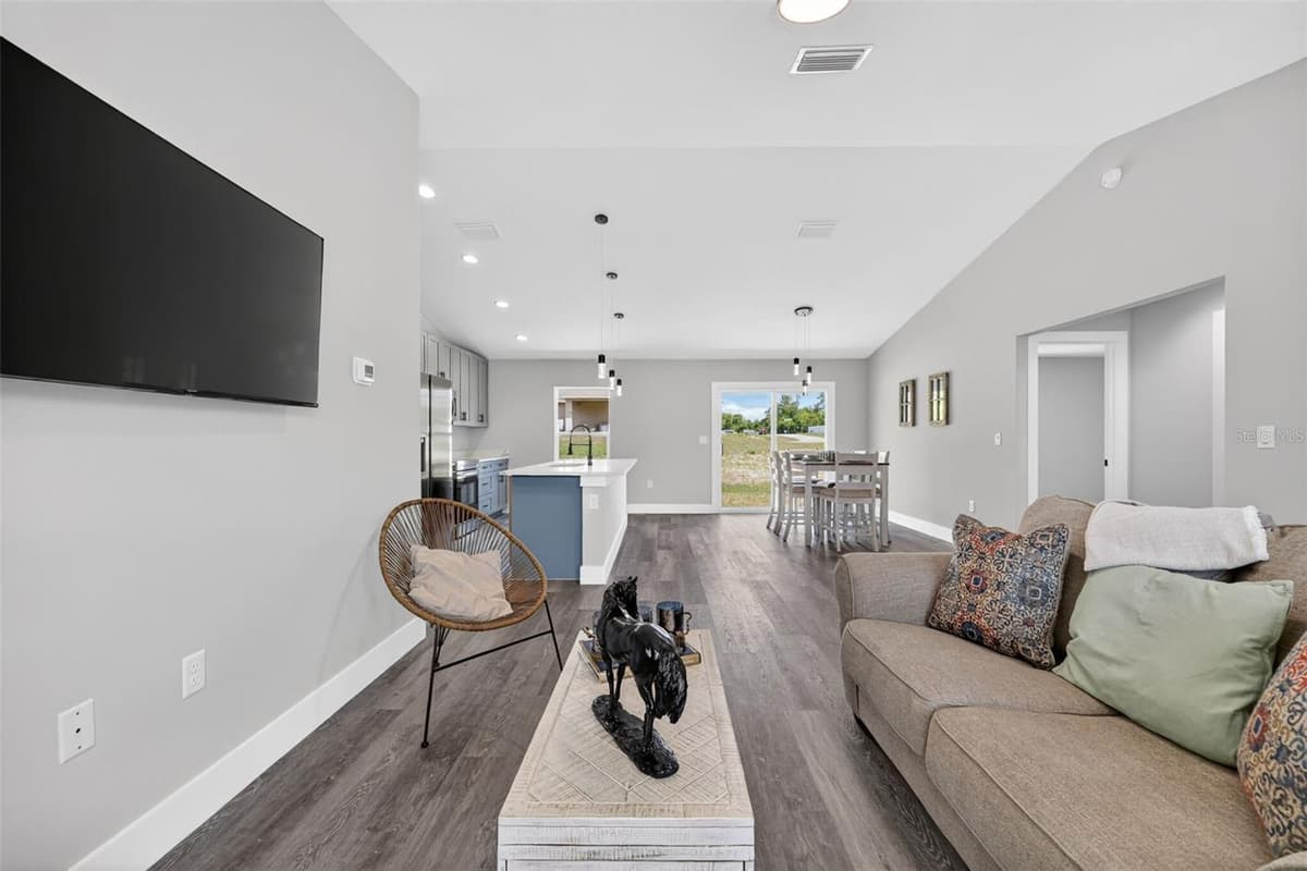 2107 IVY PLACE — photo 14 of 37