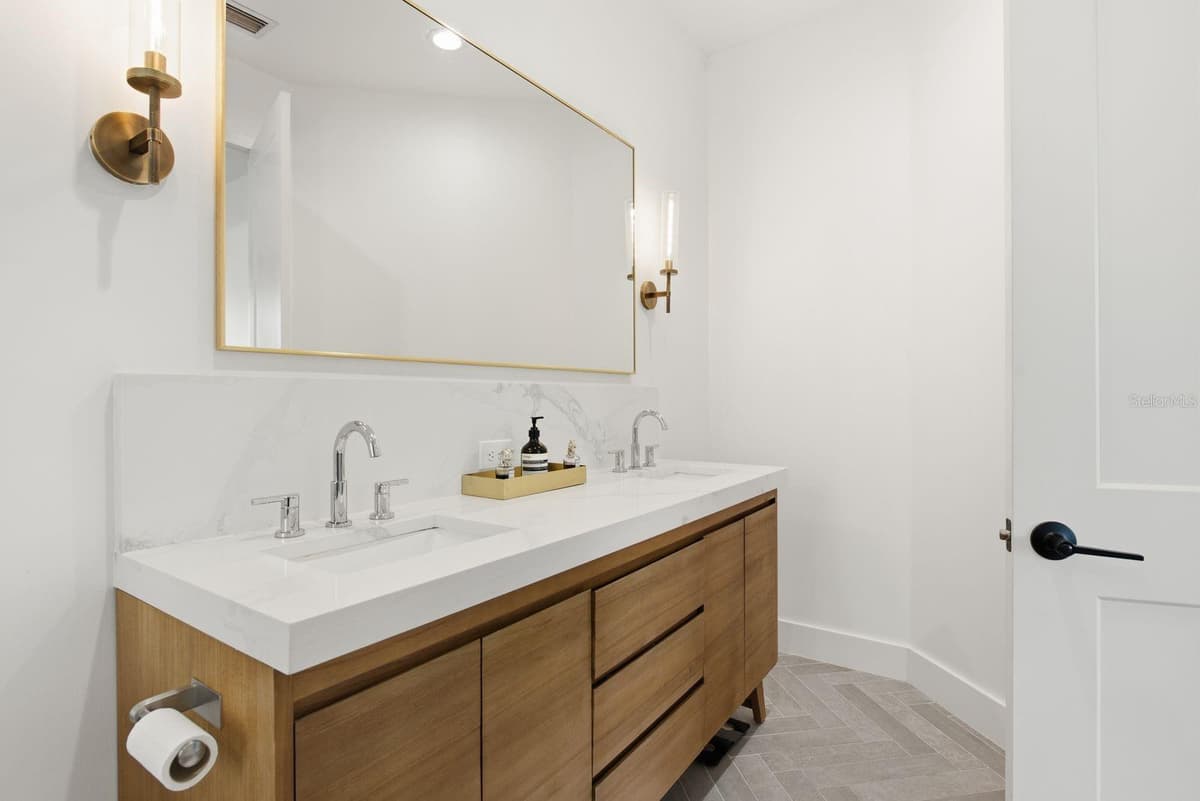 501 WARREN AVENUE — photo 32 of 58