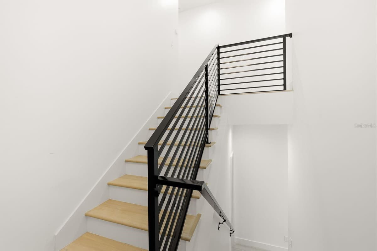 501 WARREN AVENUE — photo 24 of 58