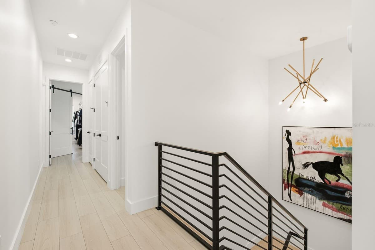 501 WARREN AVENUE — photo 25 of 58