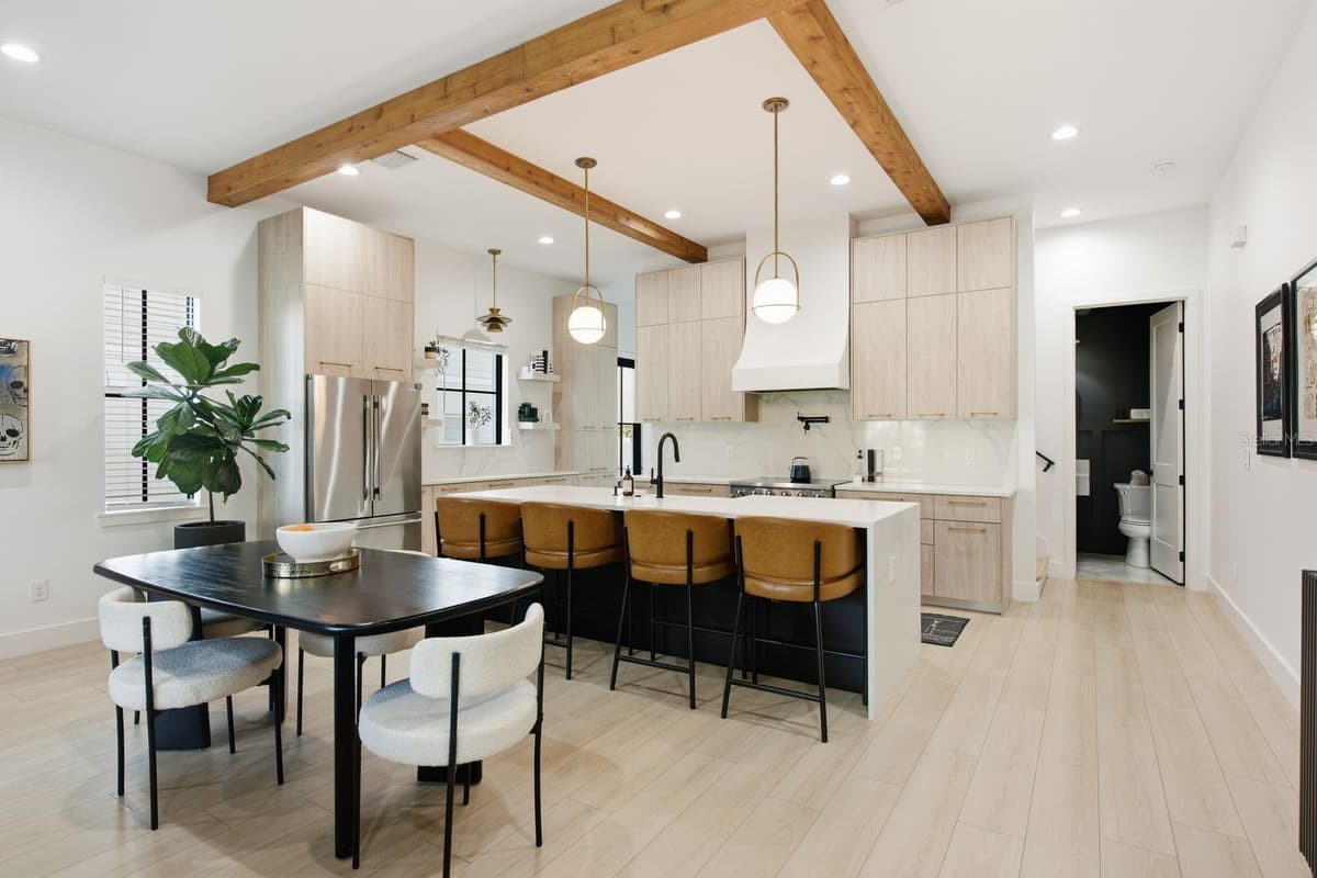 501 WARREN AVENUE — photo 15 of 58