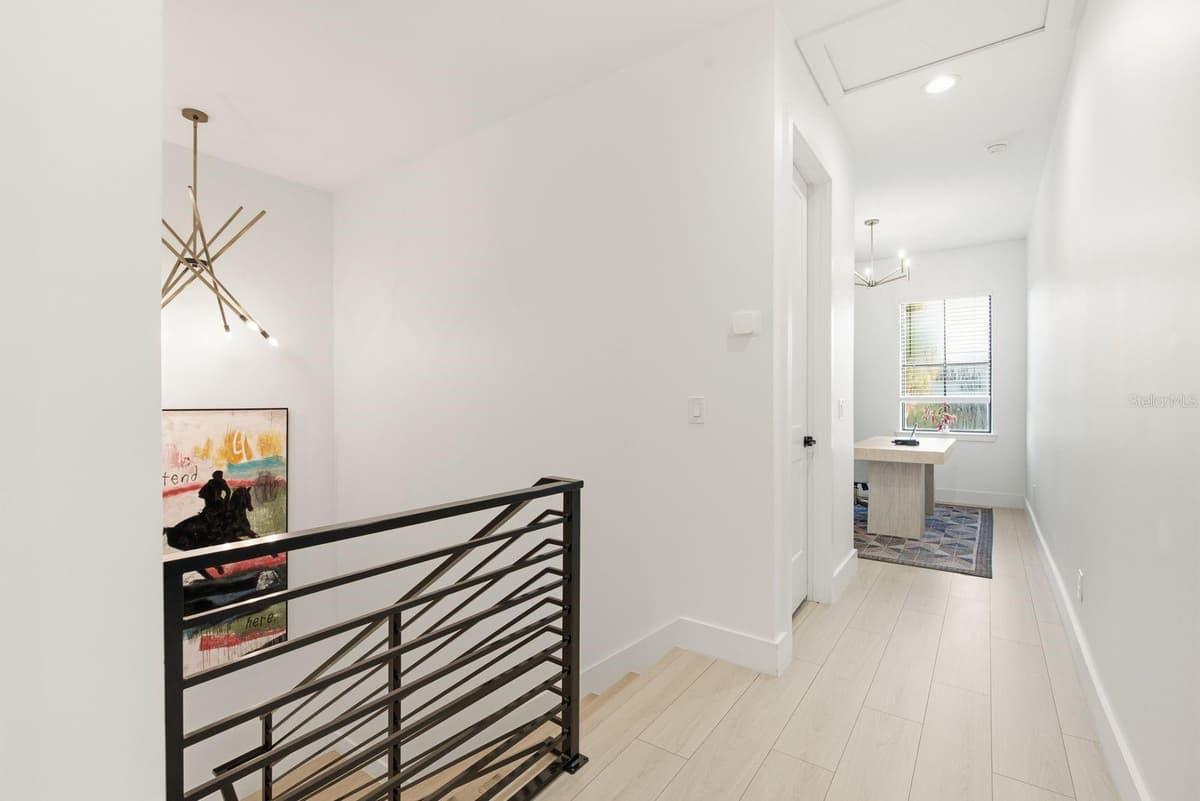501 WARREN AVENUE — photo 26 of 58