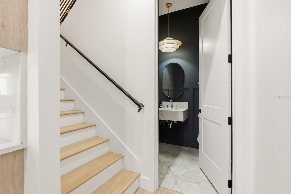 501 WARREN AVENUE — photo 22 of 58