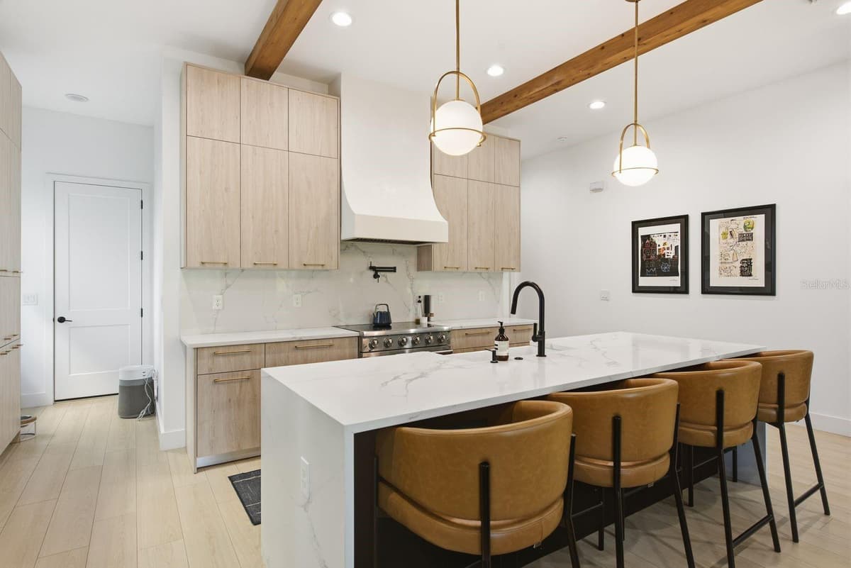 501 WARREN AVENUE — photo 17 of 58