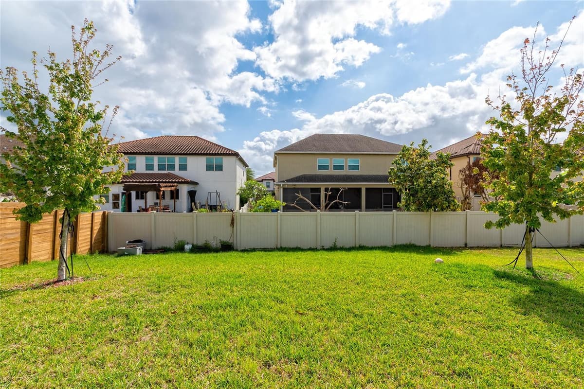 14815 MILFOIL AVENUE — photo 4 of 33