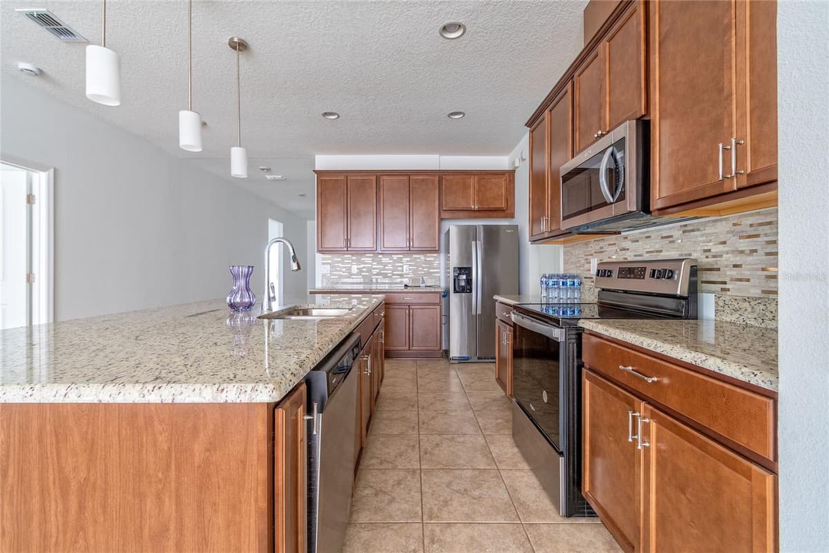 14815 MILFOIL AVENUE — photo 6 of 33