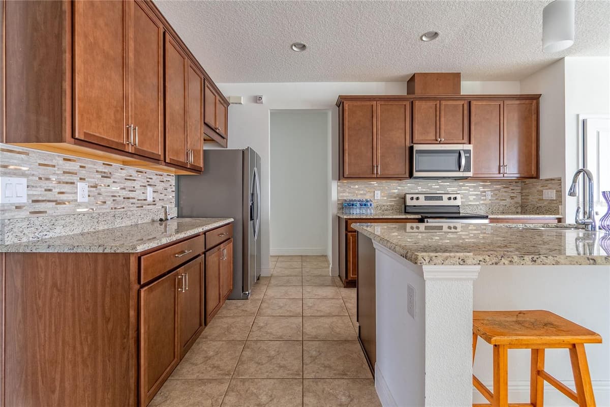 14815 MILFOIL AVENUE — photo 8 of 33