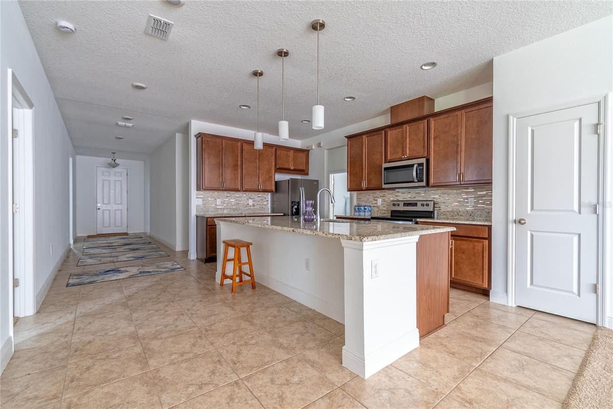 14815 MILFOIL AVENUE — photo 11 of 33