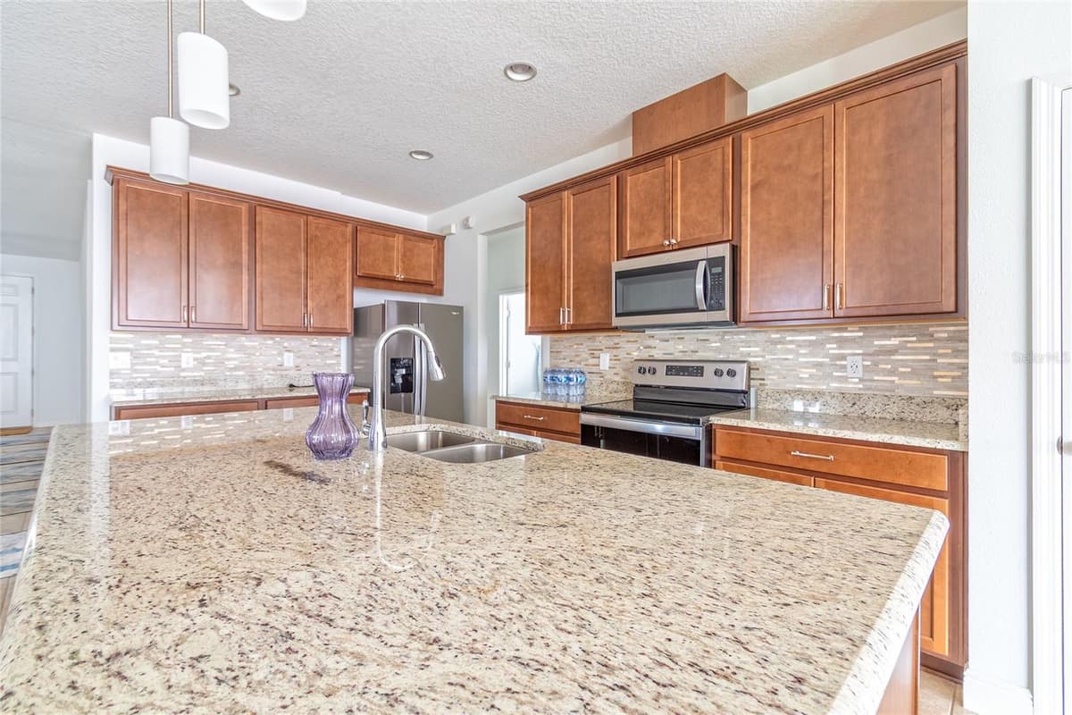 14815 MILFOIL AVENUE — photo 7 of 33
