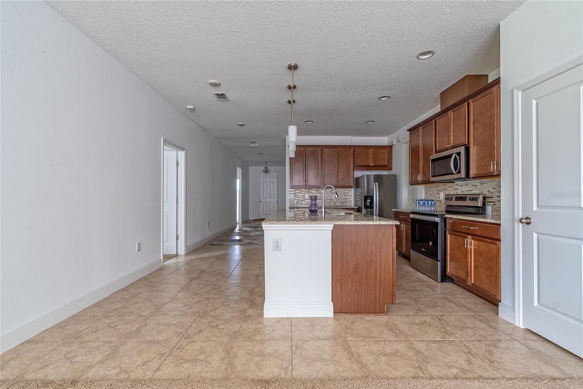 14815 MILFOIL AVENUE — photo 9 of 33