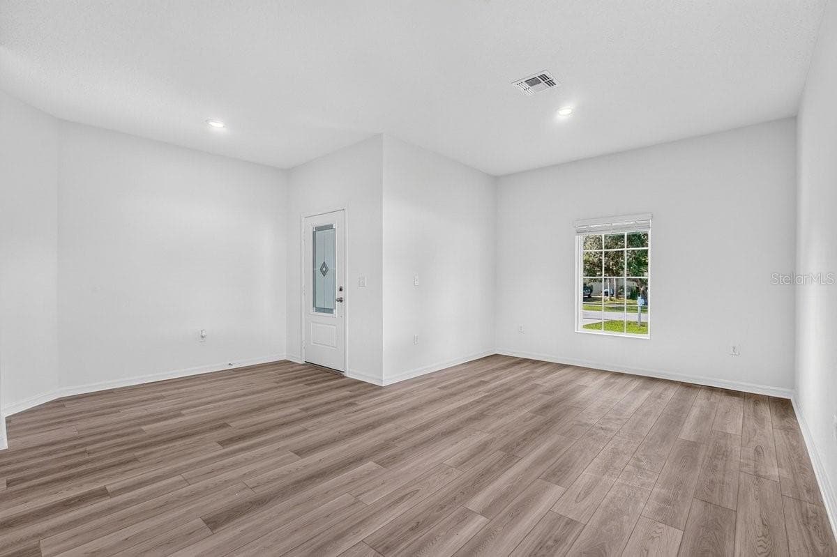 1699 WHIPPLE DRIVE — photo 10 of 37