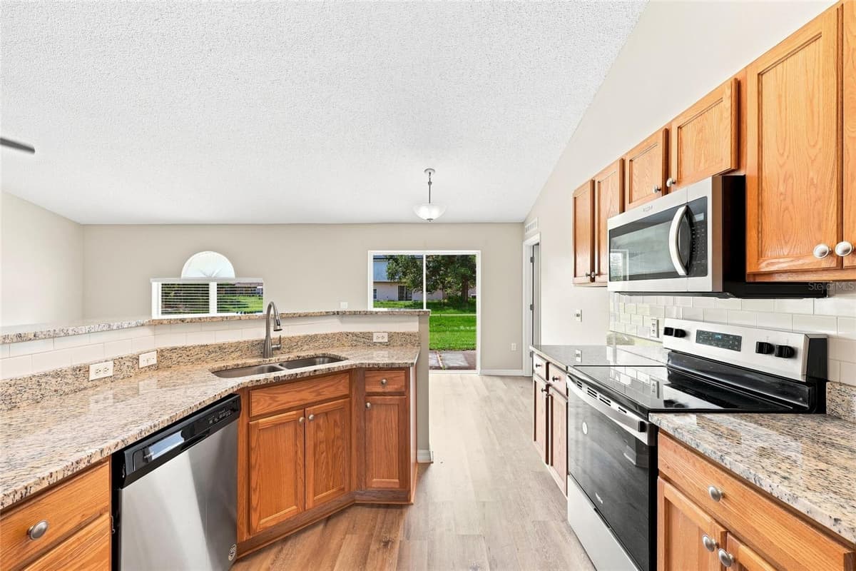 1346 DUNBARTON COURT — photo 8 of 34