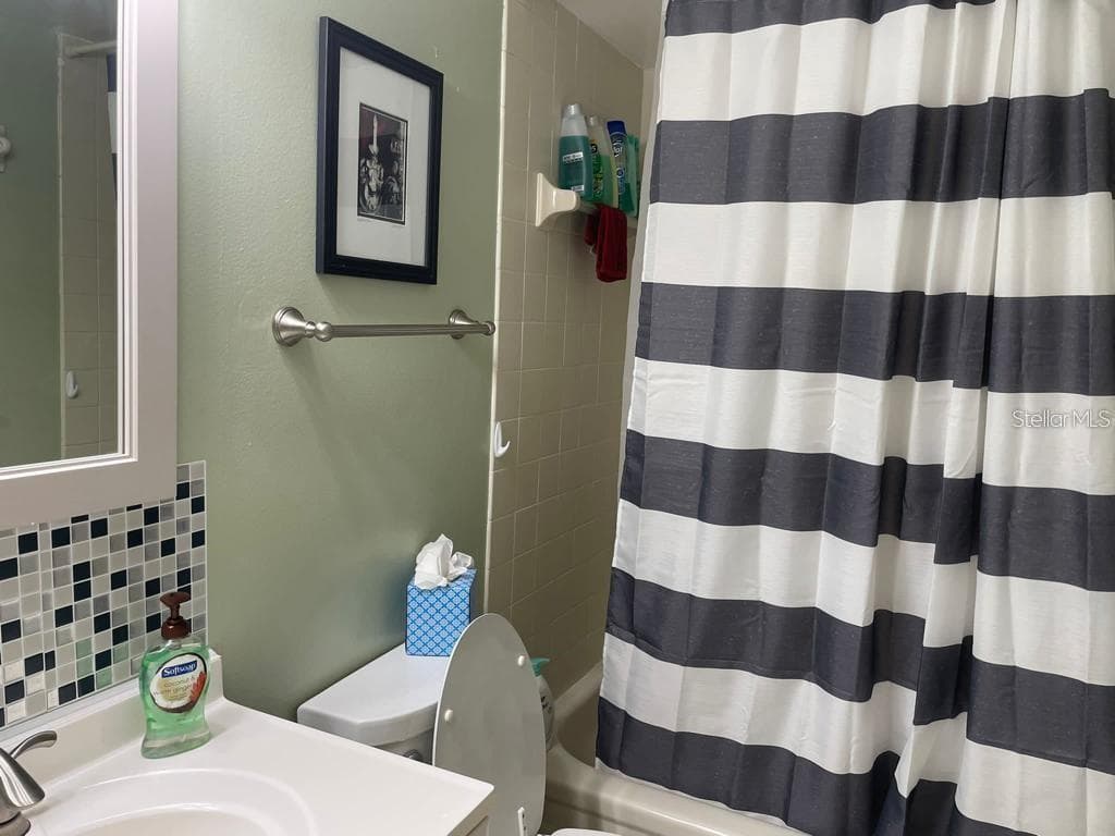 6210 SUN BOULEVARD — photo 9 of 20