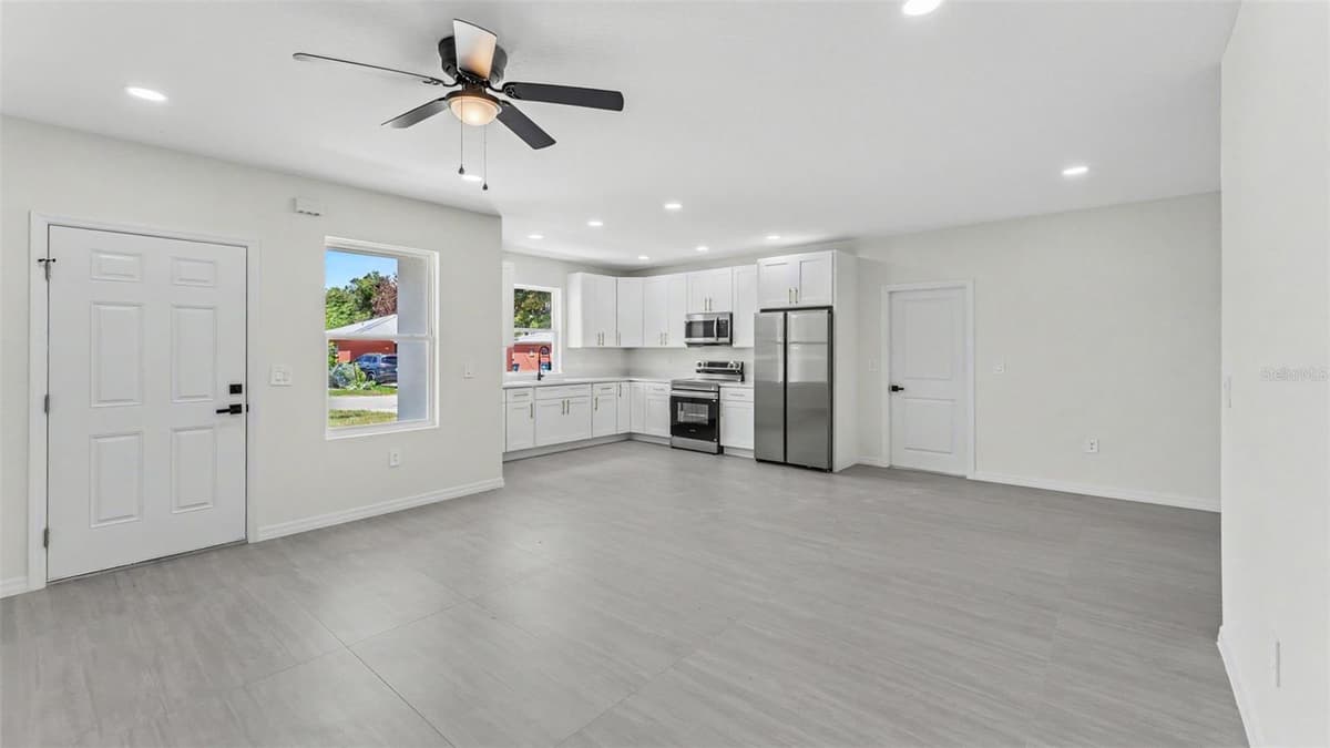 46 ASH STREET — photo 7 of 39
