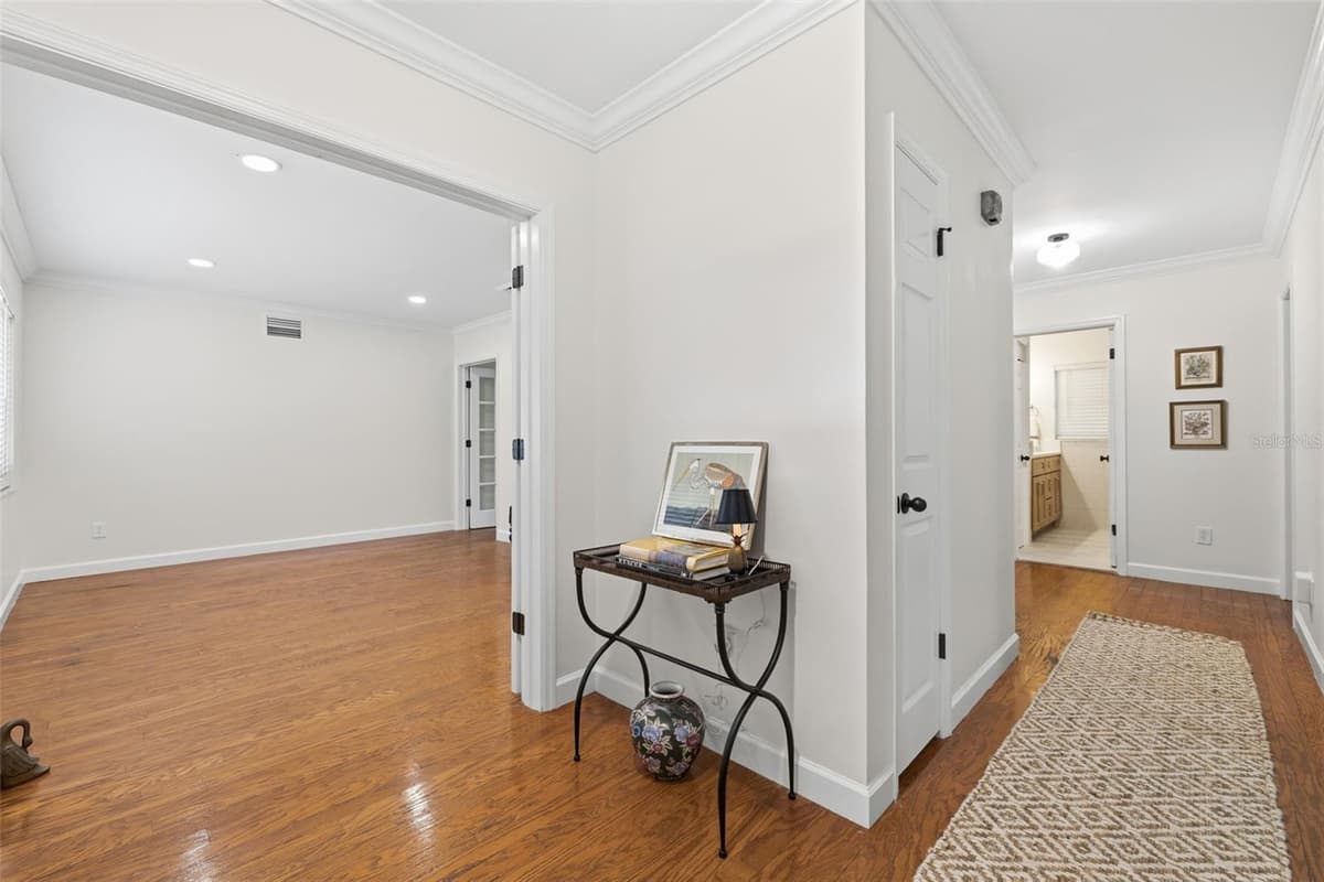 331 SUNNYSIDE ROAD — photo 4 of 47