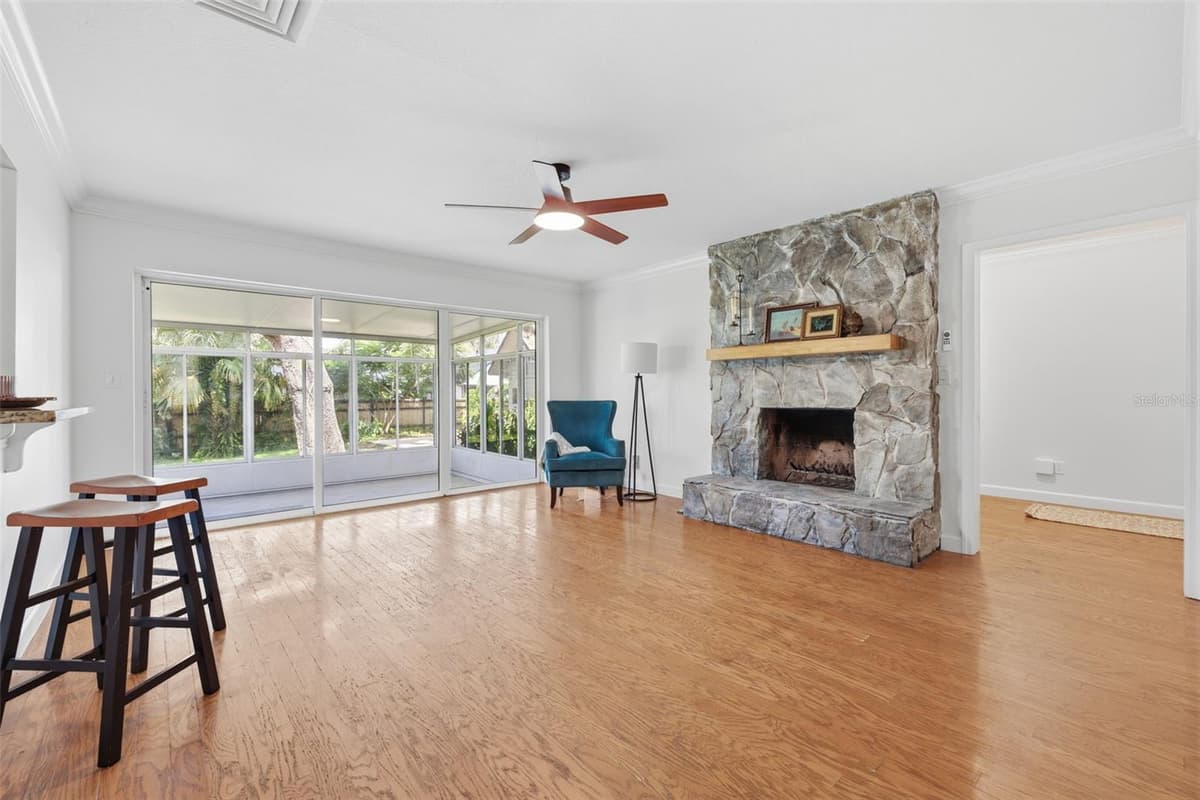 331 SUNNYSIDE ROAD — photo 8 of 47