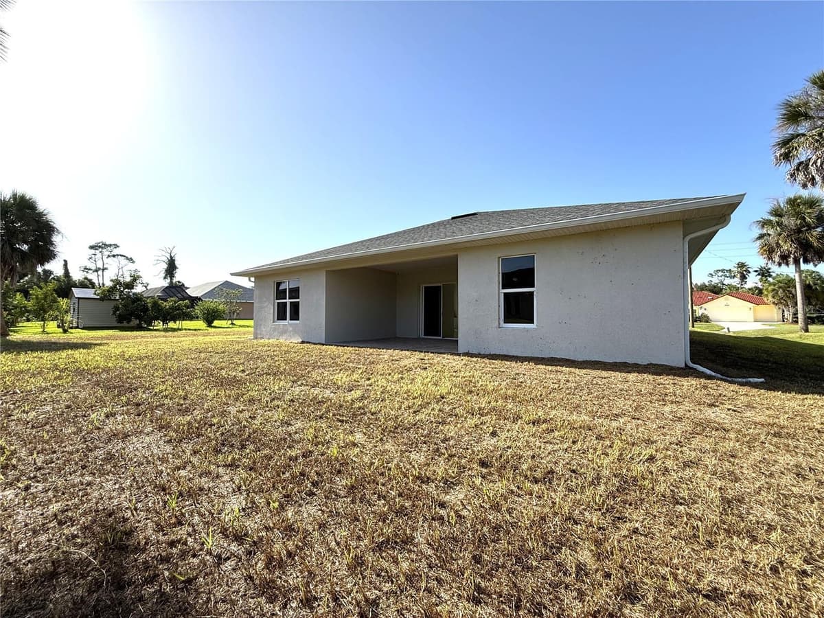 16443 HILLSBOROUGH BOULEVARD — photo 6 of 73