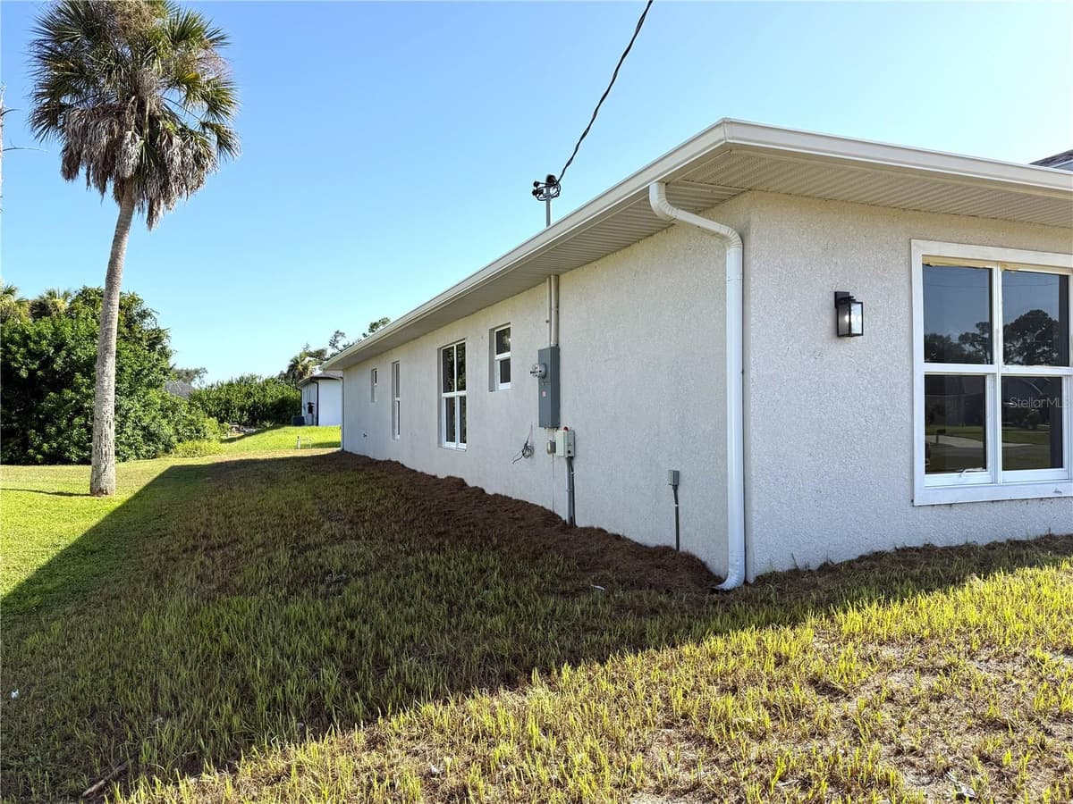 16443 HILLSBOROUGH BOULEVARD — photo 4 of 73