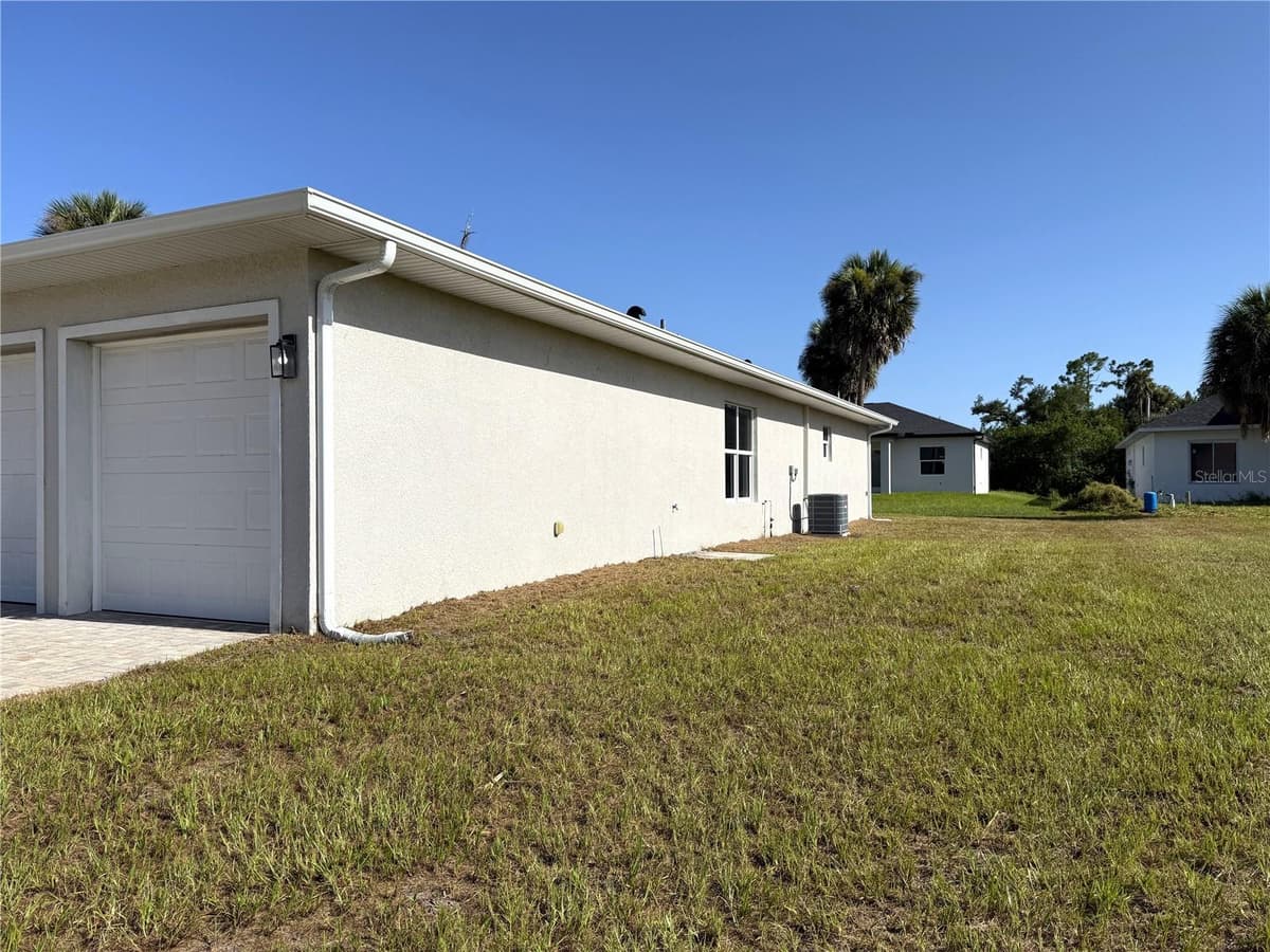 16443 HILLSBOROUGH BOULEVARD — photo 10 of 73