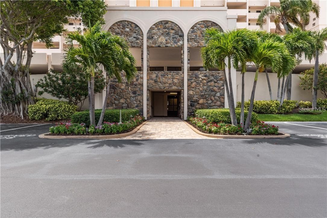 1270 GULF BOULEVARD — photo 2 of 23