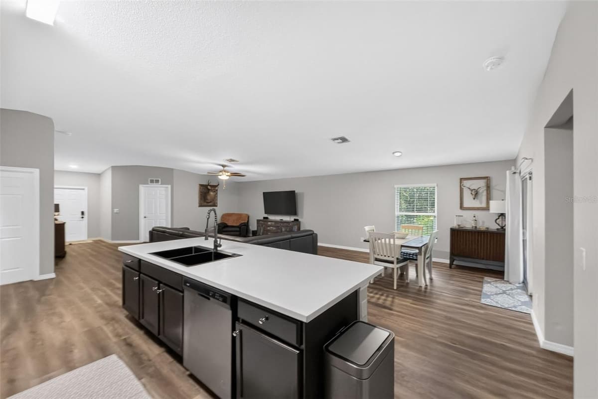 18346 SAGAMORE AVENUE — photo 44 of 68