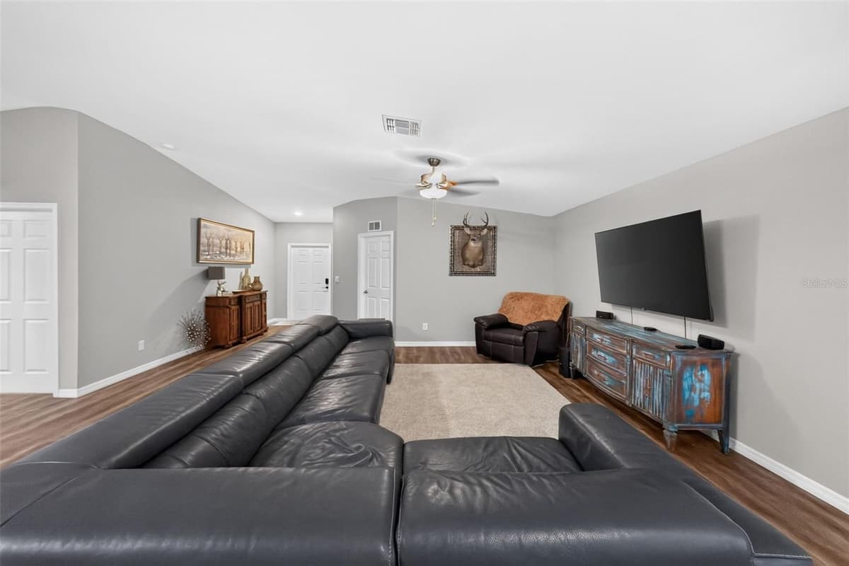 18346 SAGAMORE AVENUE — photo 57 of 68