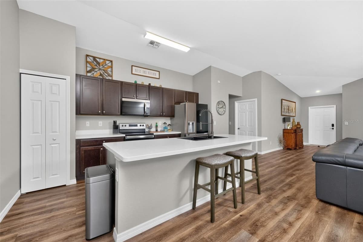 18346 SAGAMORE AVENUE — photo 52 of 68