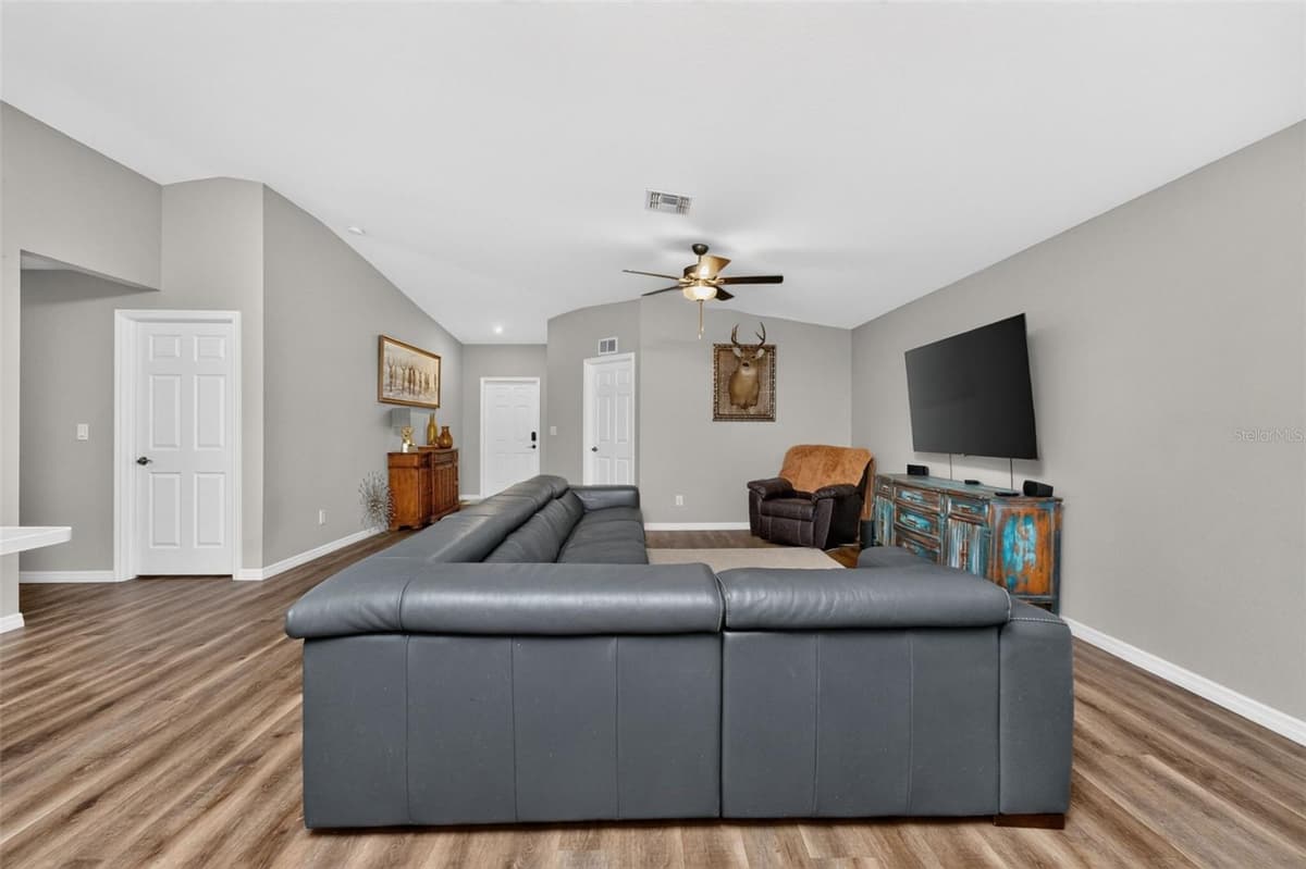 18346 SAGAMORE AVENUE — photo 61 of 68