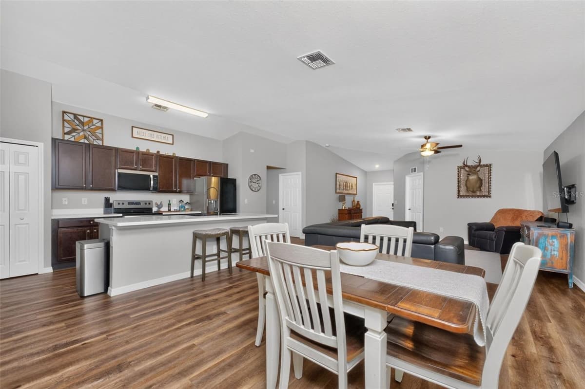 18346 SAGAMORE AVENUE — photo 49 of 68
