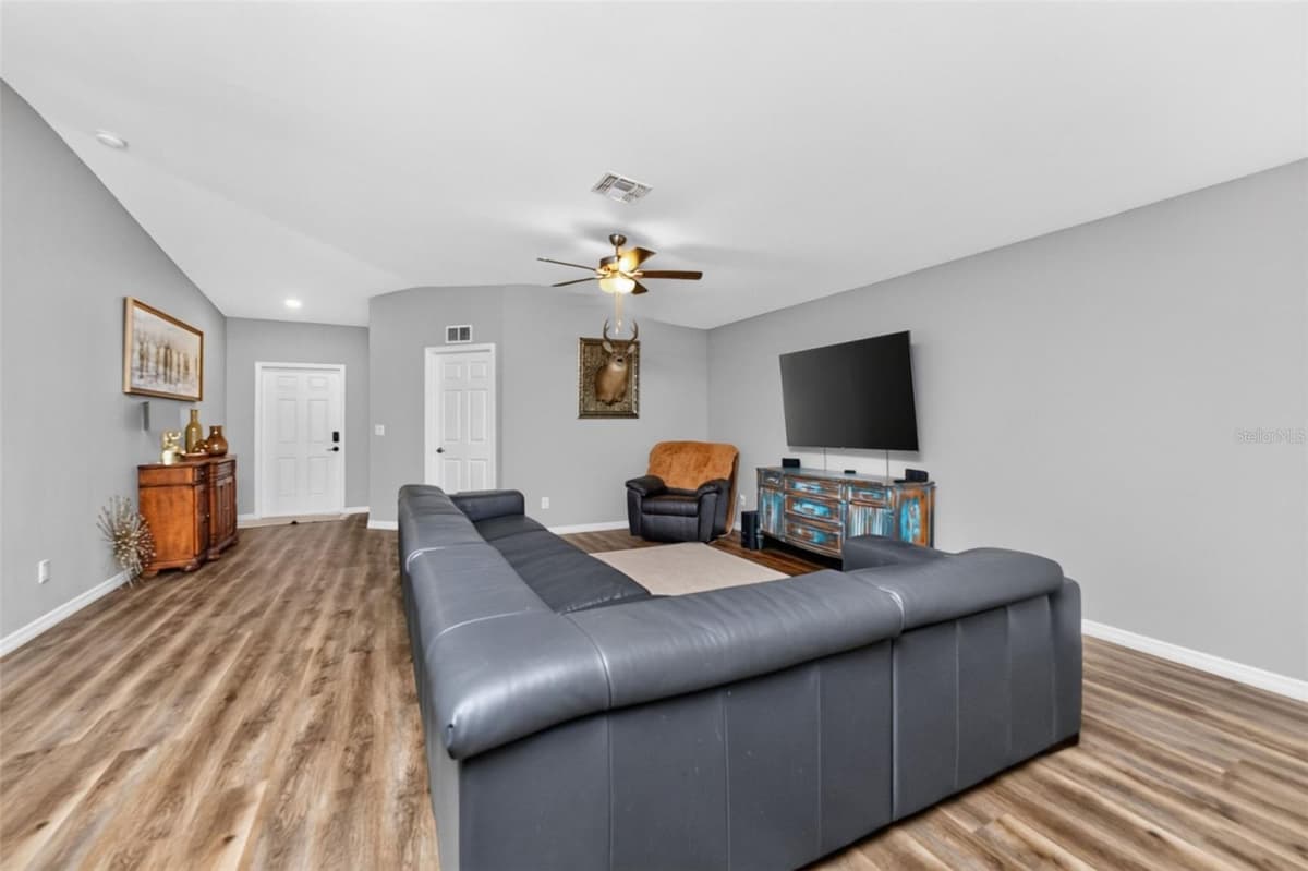 18346 SAGAMORE AVENUE — photo 60 of 68